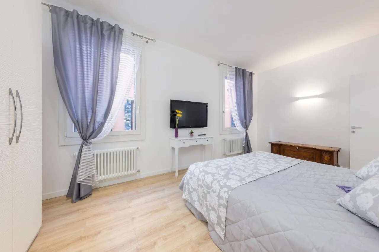Rialto Bridge Luxury Apartment Venice